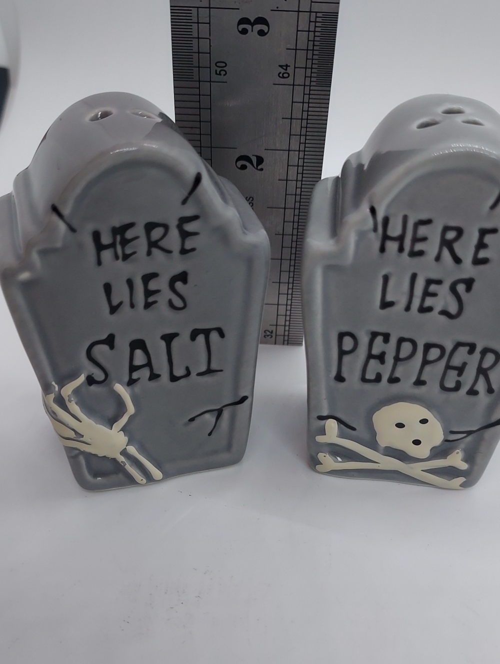 Cracker Barrel Salt And Pepper Shakers Grave Stone Halloween